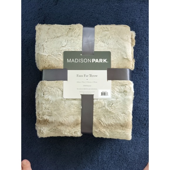 Madison Park Other - Madison Park Faux‎ Fur Throw Blanket 50x60 Black Brushed Soft NEW